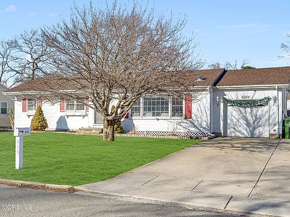 2nd image of 215 Lakewood Avenue
