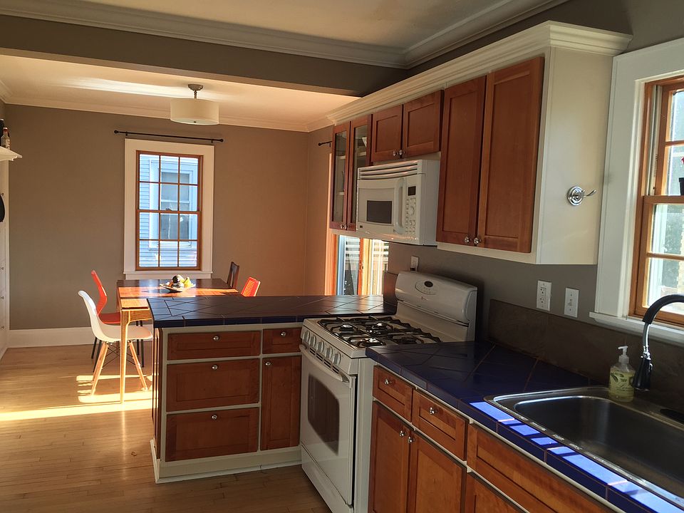 2nd image of 4517 N Larkin St