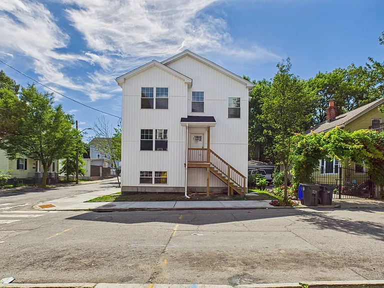 138 Camden Ave #2B — Photo 2