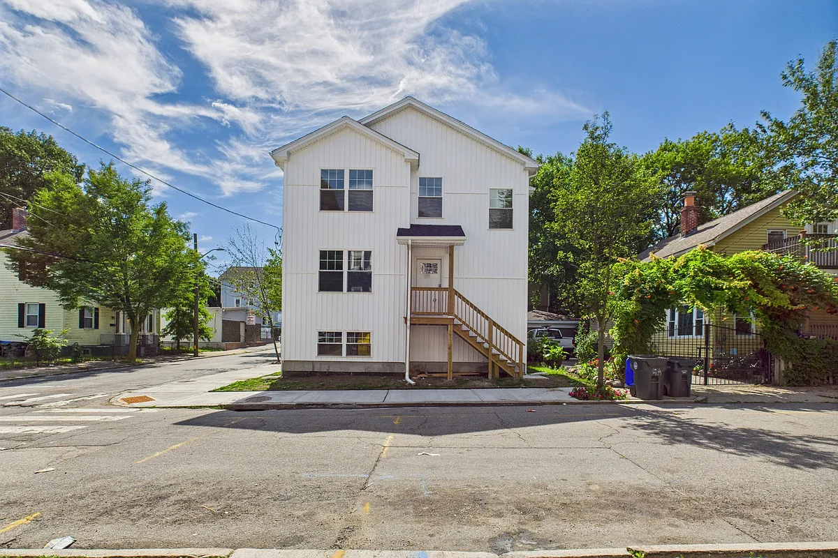 Building Photo - 138 Camden Ave #2B