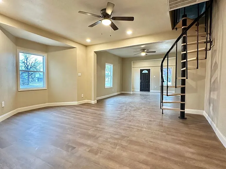 1320 Orient St — Photo 9