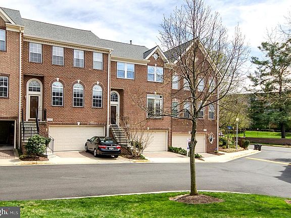 3rd image of 102 Lounsbury Pl