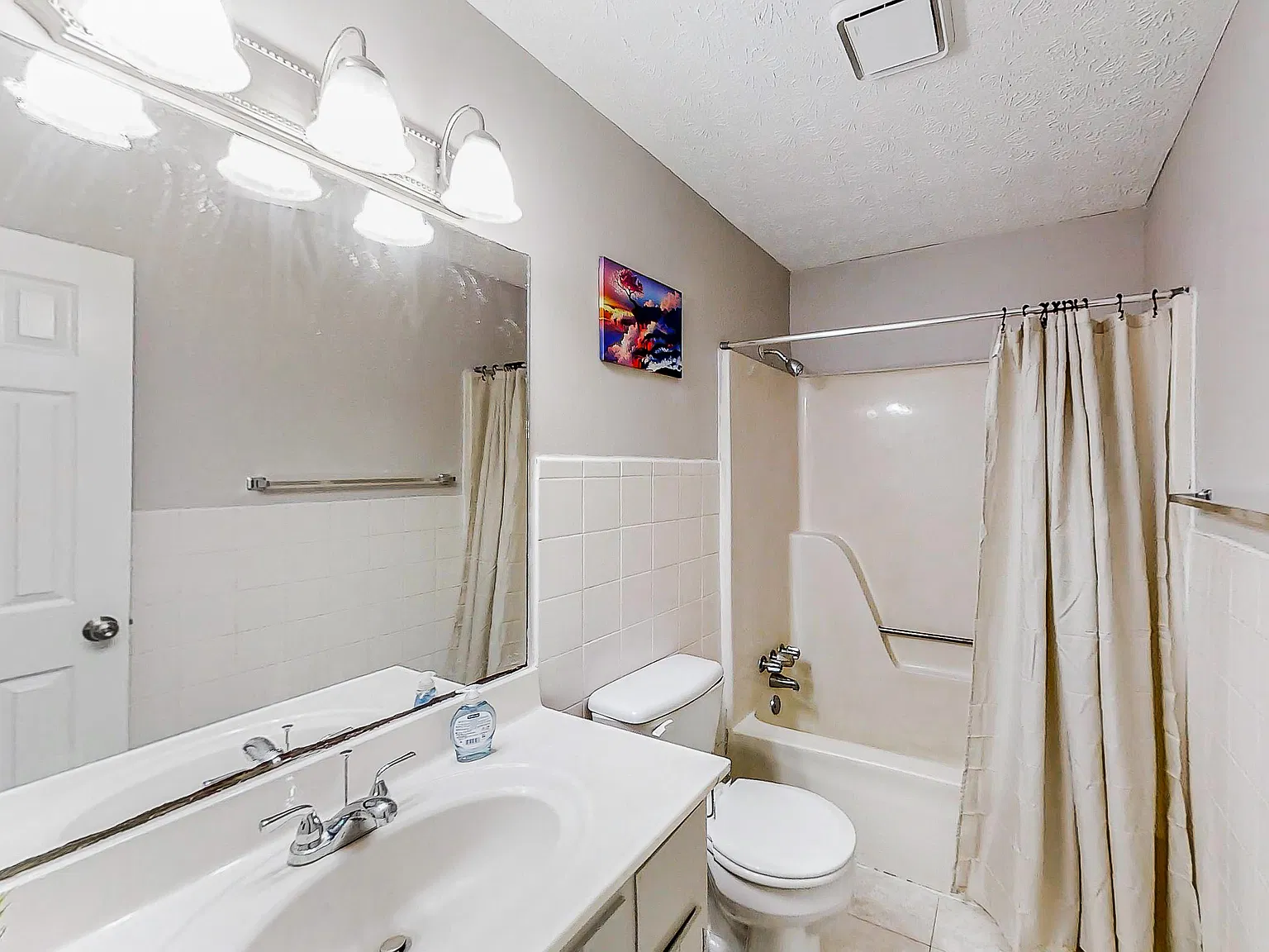 4 bed, 3.0 bath, 1958 sqft, $702 — Photo 4