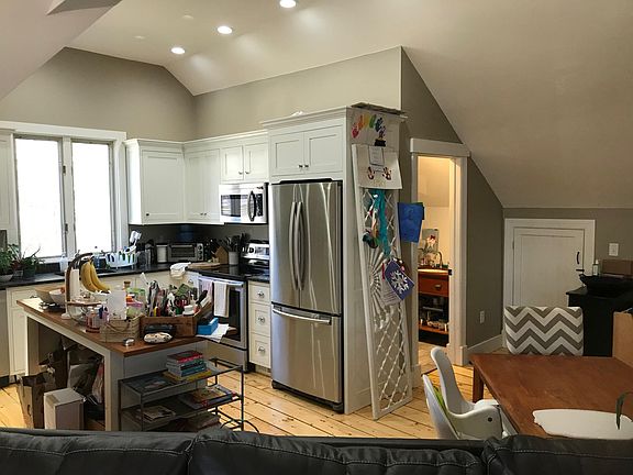 moveable island in kitchen