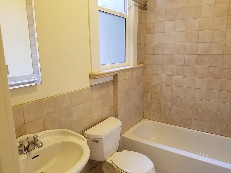 1750 Franklin St — Photo 14