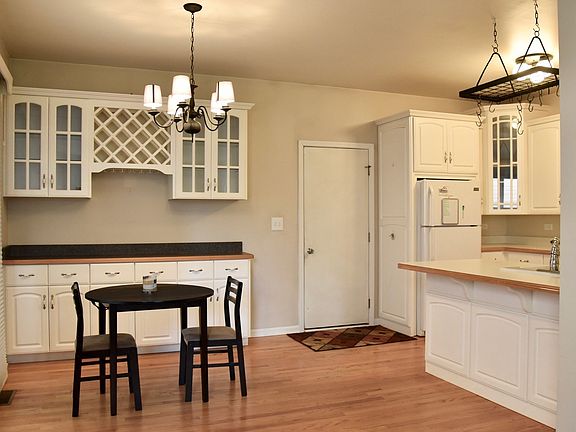 3rd image of 2353 Woodhill Ct