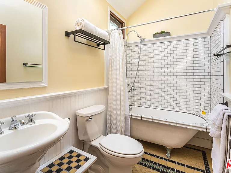 145 Hart Ave — Photo 25