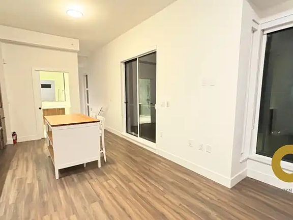 3rd image of 6939 Cambie St #2