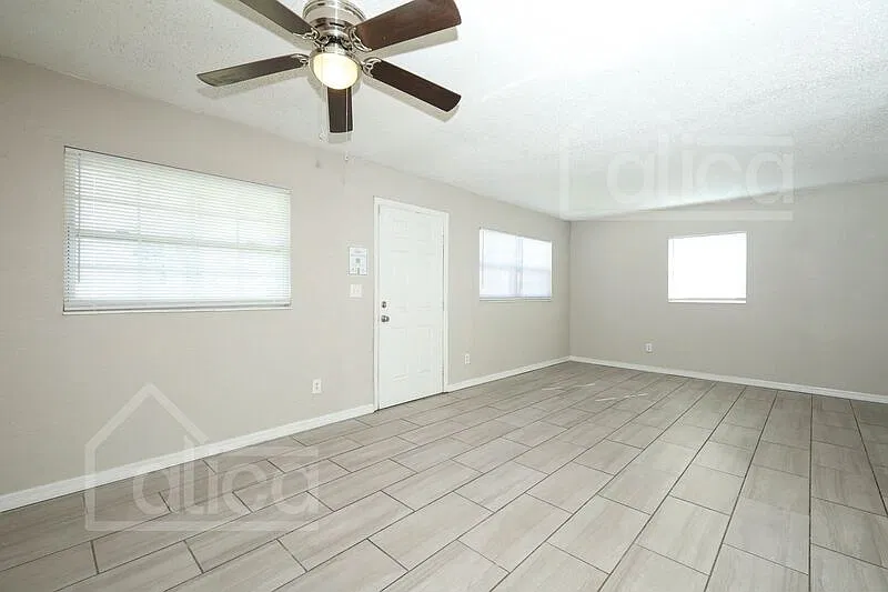 4 bed, 1.5 bath, 1104 sqft, $2,050 — Photo 4
