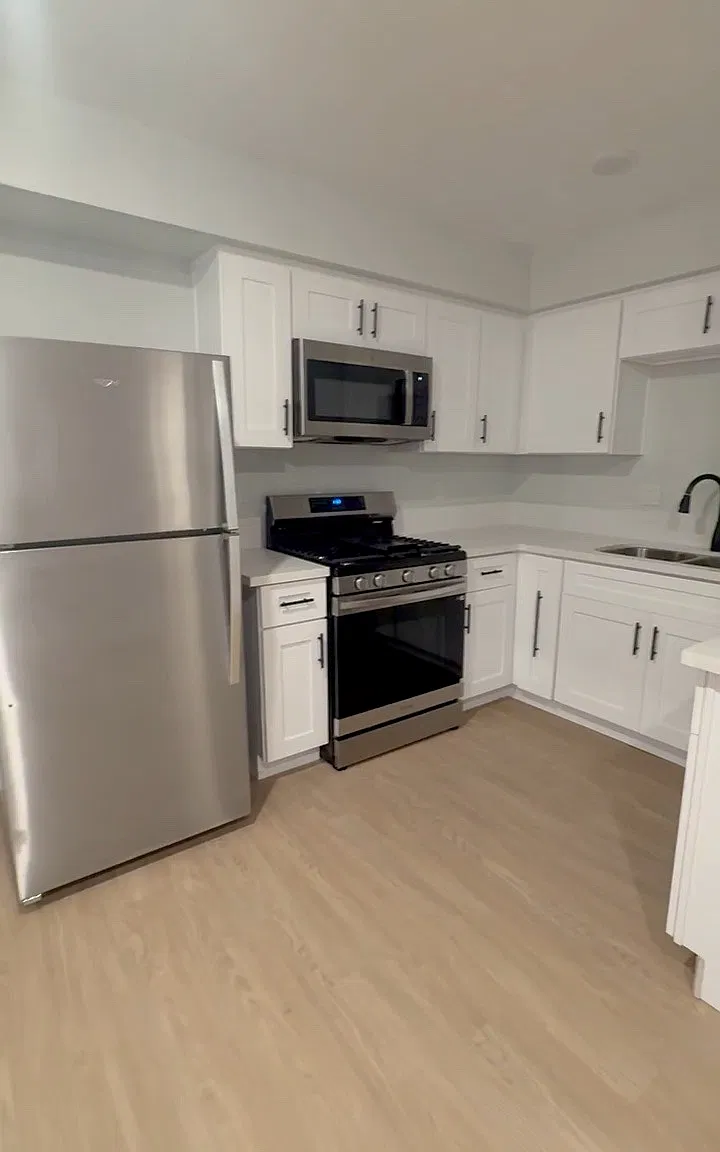 Studio, 500 sqft, $2,050 — Photo 3