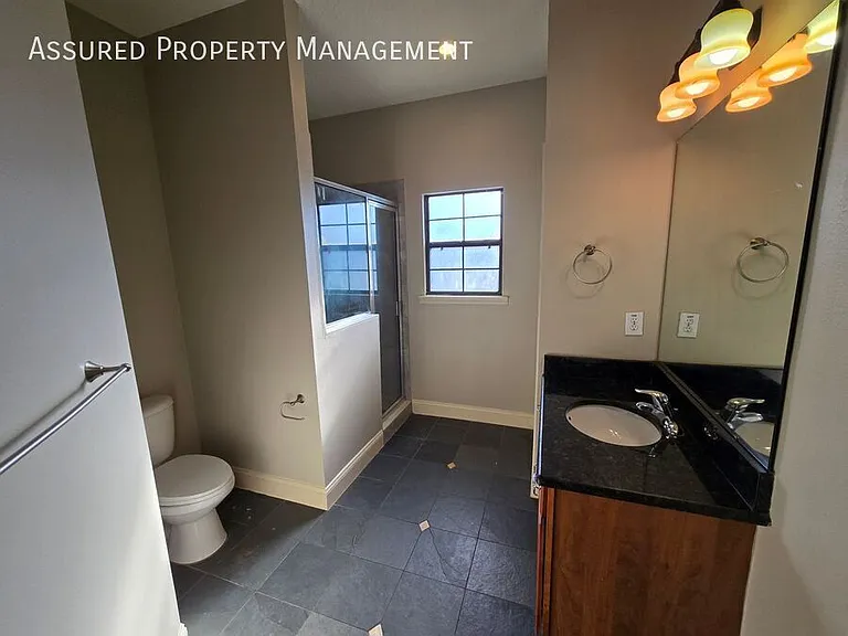 112 E Esther St — Photo 13