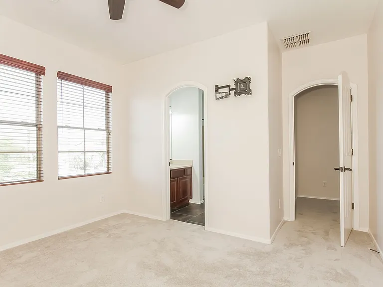 2433 W Horsetail Trl — Photo 15