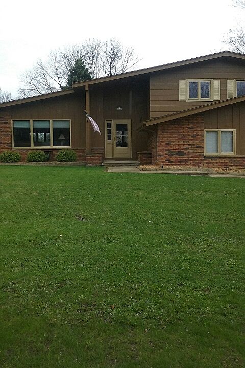1st image of 909 Crestview Dr