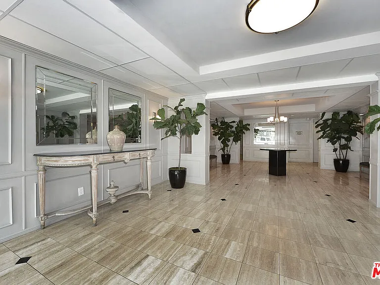 906 N Doheny Dr #512 — Photo 4