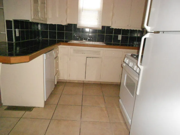1629 Edwards St — Photo 3