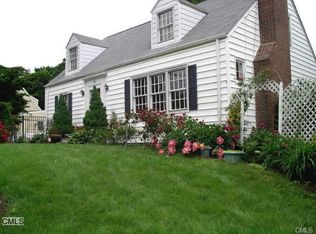 11 Locust Ln, Stamford, CT 06905