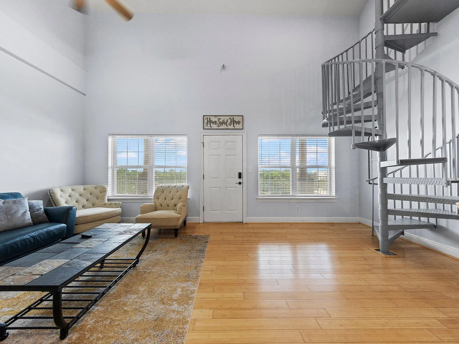 2 bed, 2.5 bath, 1850 sqft, $1,999 — Photo 3