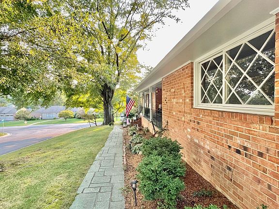 4th image of 133 Bartley Dr