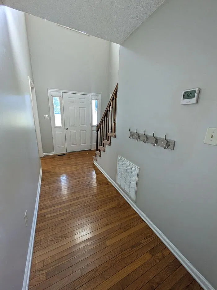 3 bed, 2.5 bath, 1824 sqft, $1,795 — Photo 2