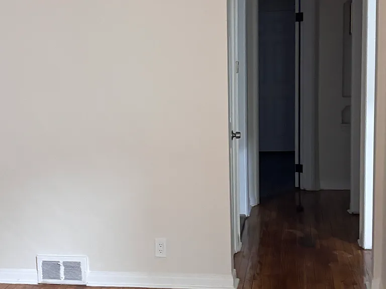 20211 Biltmore St — Photo 5