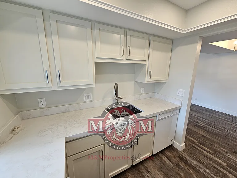 5704 S Waterbury Way #H — Photo 6