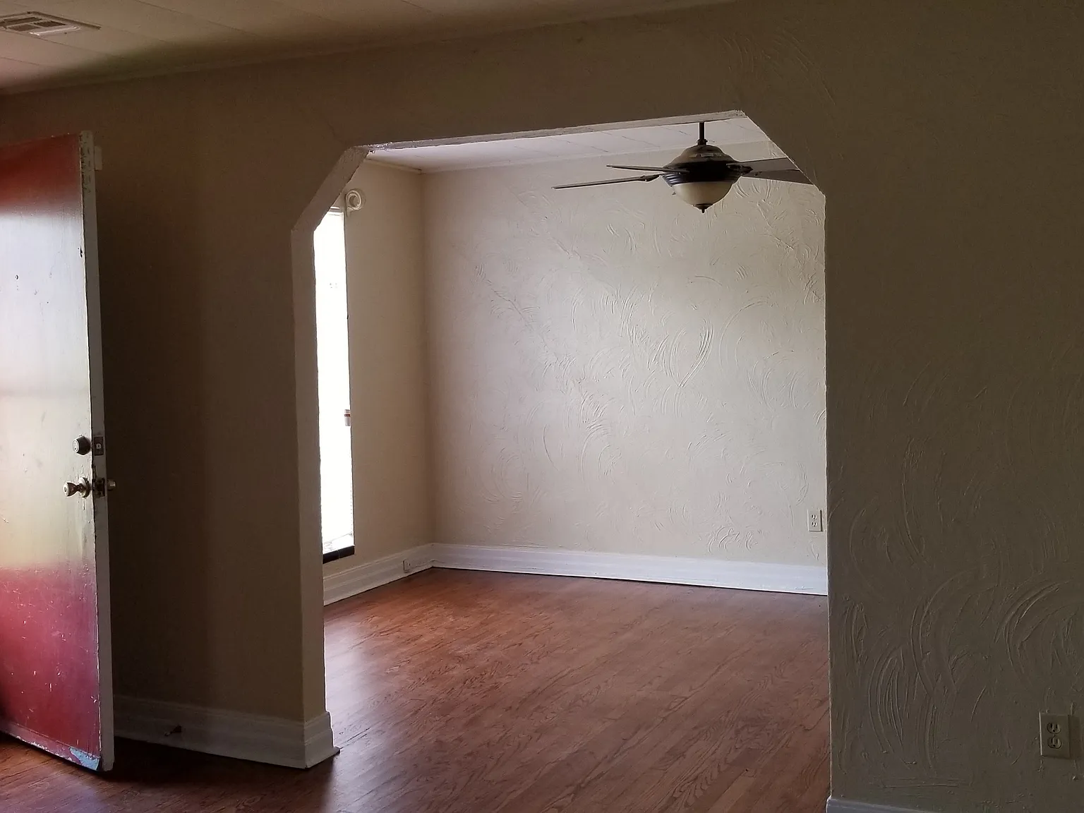3 bed, 1.5 bath, 1550 sqft, $1,475 — Photo 2