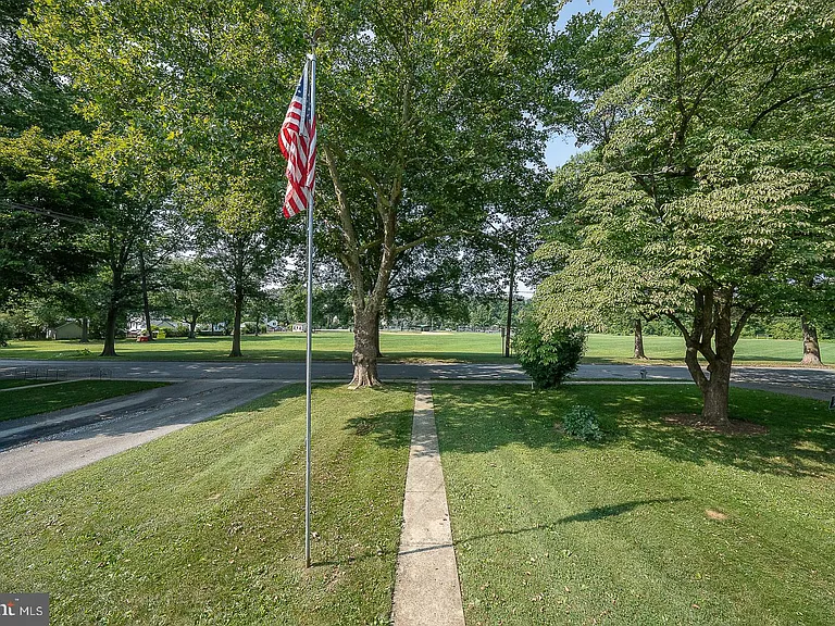 18 Clover Ln — Photo 4