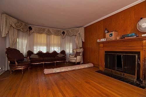 2nd image of 5627 N Richmond St