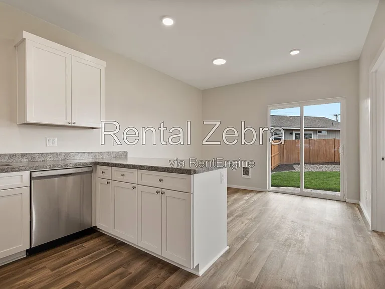 1684 SW Salmon Ave — Photo 7