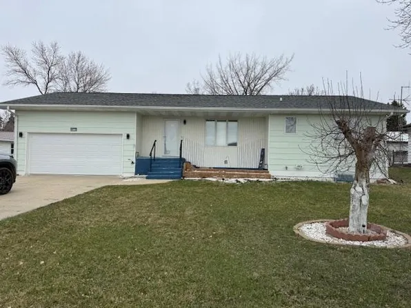 613 E Division St, Kenmare, ND 58746