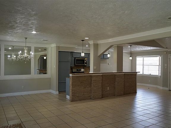 5th image of 10142 Amblewood Dr