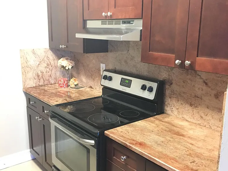 808 Meadows Cir #808 — Photo 3