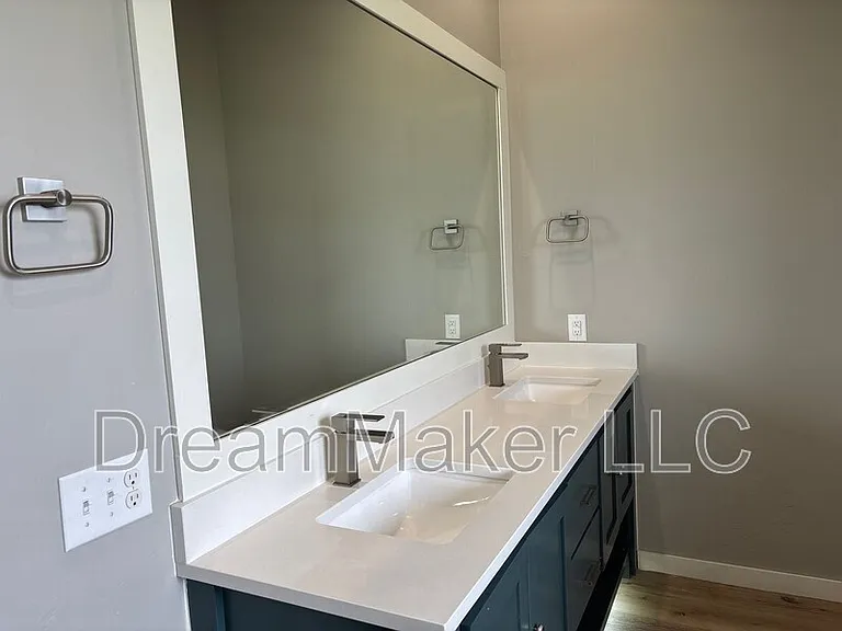 3043 34th St — Photo 9