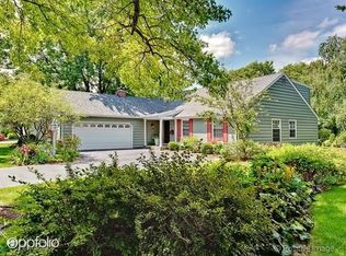 737 W Bauer Rd, Naperville, IL 60563