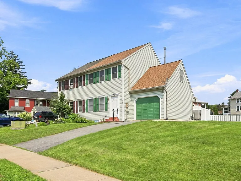 15 Beech Ln — Photo 2