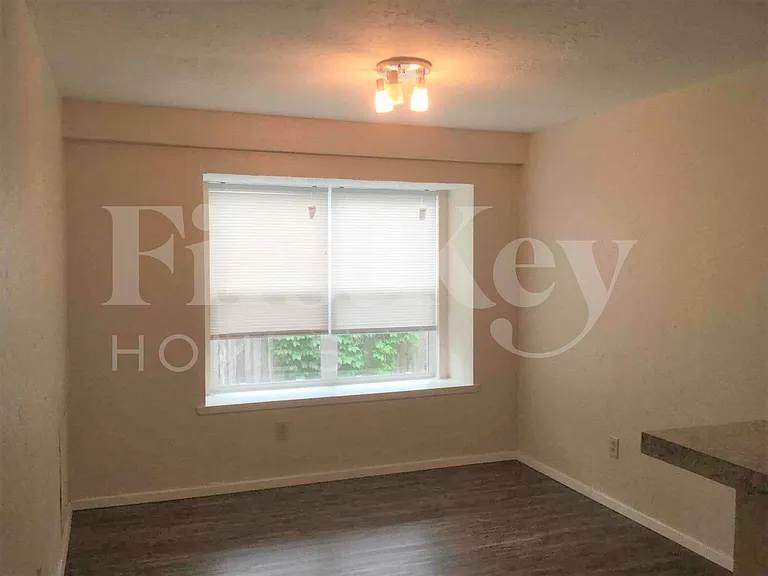 728 Southwynd St — Photo 6