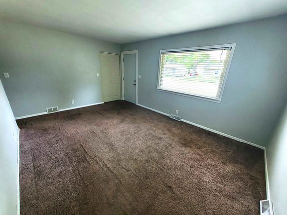 5th image of 217 Renrose Ave