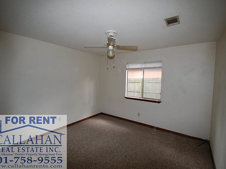 6102 North Woodview — Photo 2