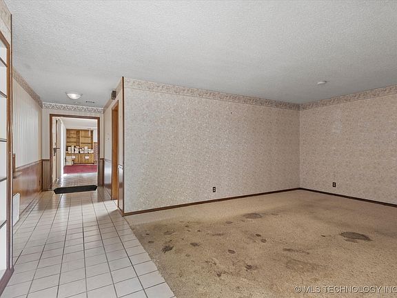 3rd image of 1607 East Dr