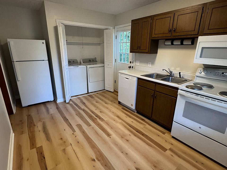 1st image of 102 Parkview Dr