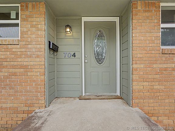 2nd image of 704 Brentwood Rd
