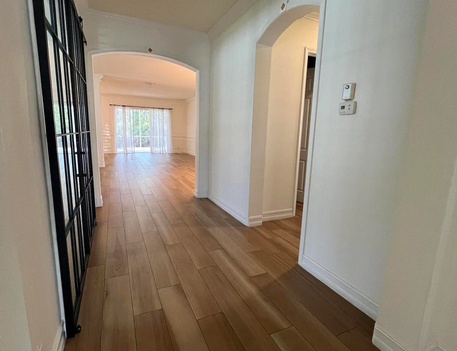 3 bed, 3.0 bath, 2400 sqft, $3,800 — Photo 4