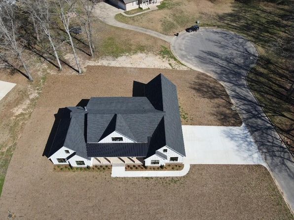 106 Cherokee Dr, Livingston, AL 35470