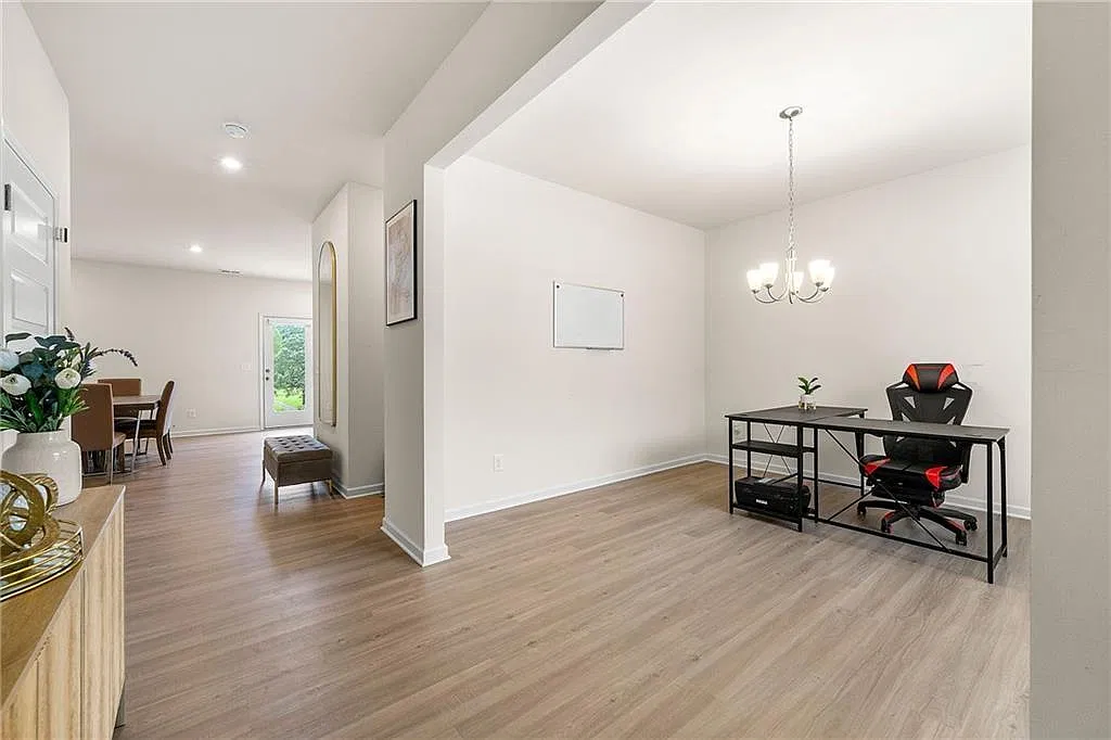 4 bed, 2.5 bath, 2404 sqft, $2,800 — Photo 4