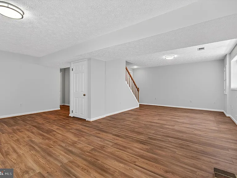 8405 Overlook St — Photo 30