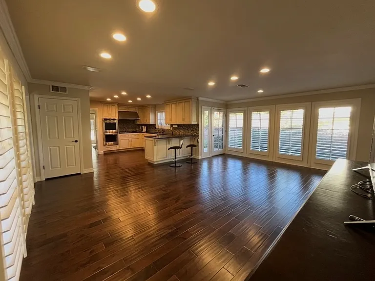 5901 Valerie Ave — Photo 14