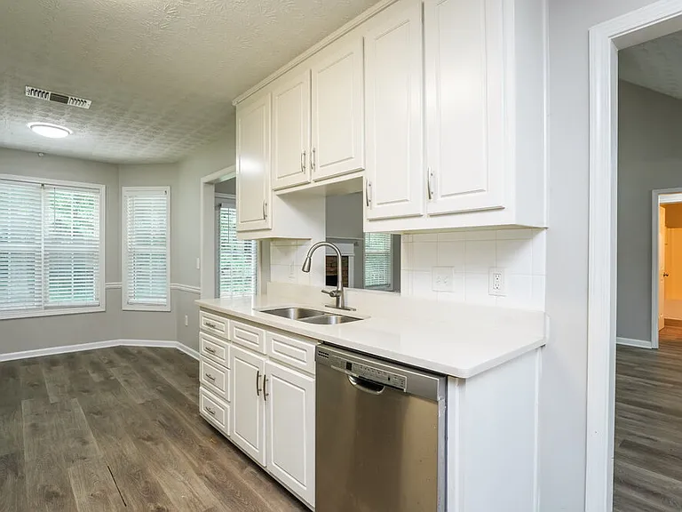 663 Stonecrest Dr — Photo 8