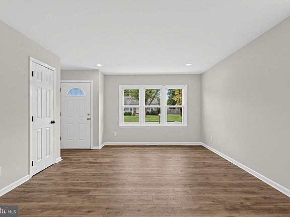 5th image of 213 Warfield Rd