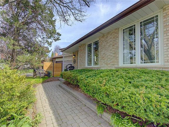 3rd image of 18 Ripley Cres
