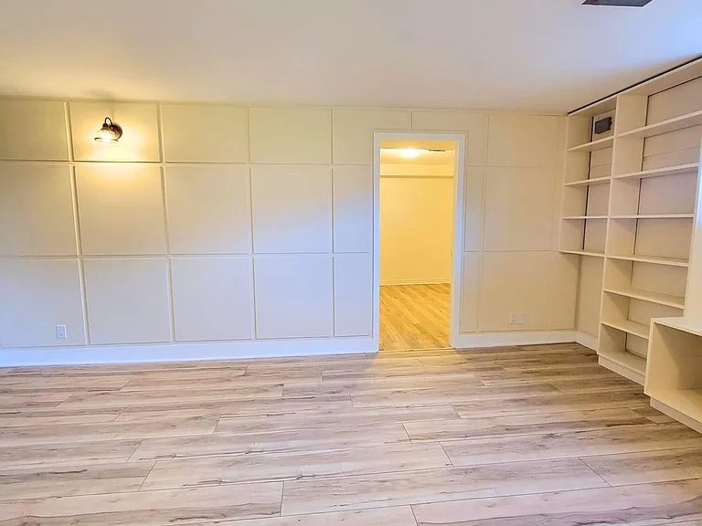 64 Watney Cres #LOWER — Photo 8